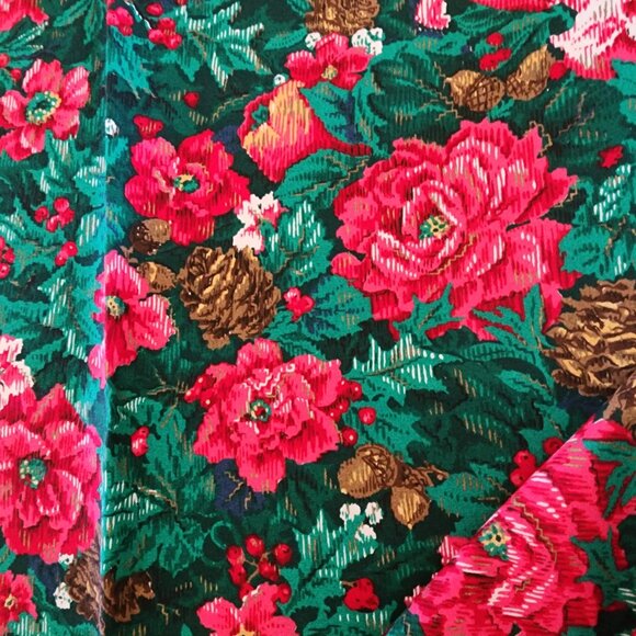 Red Green Floral Holly Pinecone Cotton Holiday Print Vintage Material - 72" x 42 - Picture 5 of 6